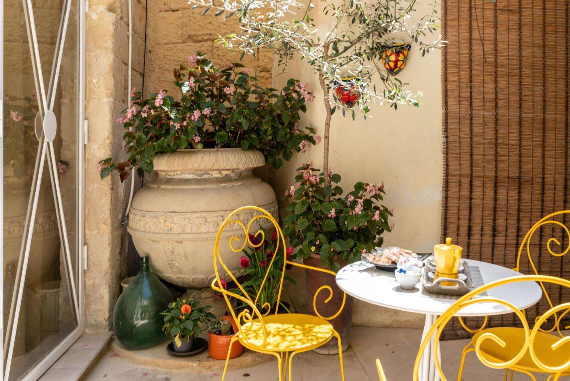 B&B Corte Dei Memoli Di Margiotta Giuseppina Lecce Extérieur photo